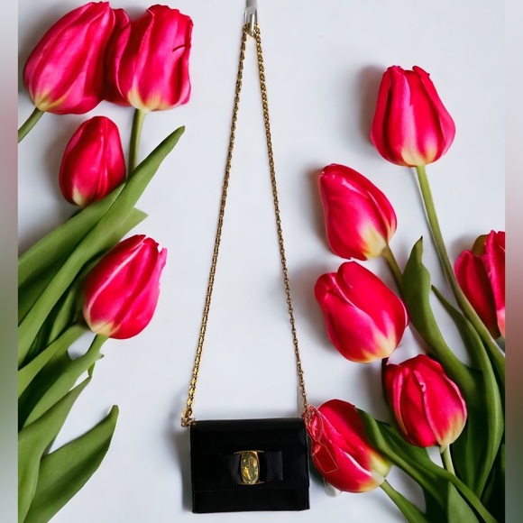 Salvatore Ferragamo Handbags - Salvatore Ferragamo BLACK LEATHER CROSSBODY BAG